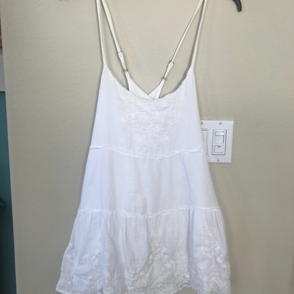 loose flowy white dress
